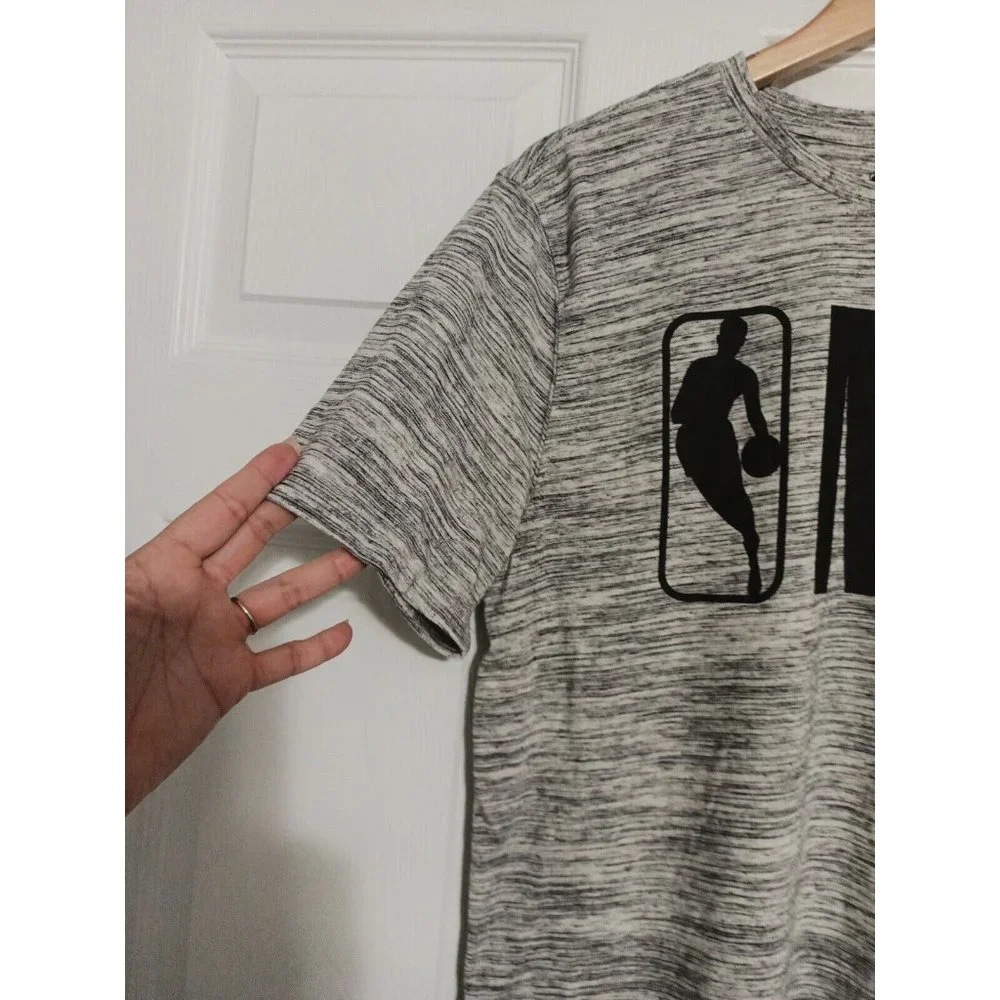 Men's NBA Gray T-shirt With Big Logo Size Large